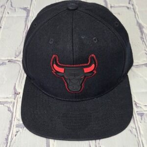 Mitchell & Ness Chicago Bulls Snapback Hat Black Red Rubber Logo NBA Cap Mens